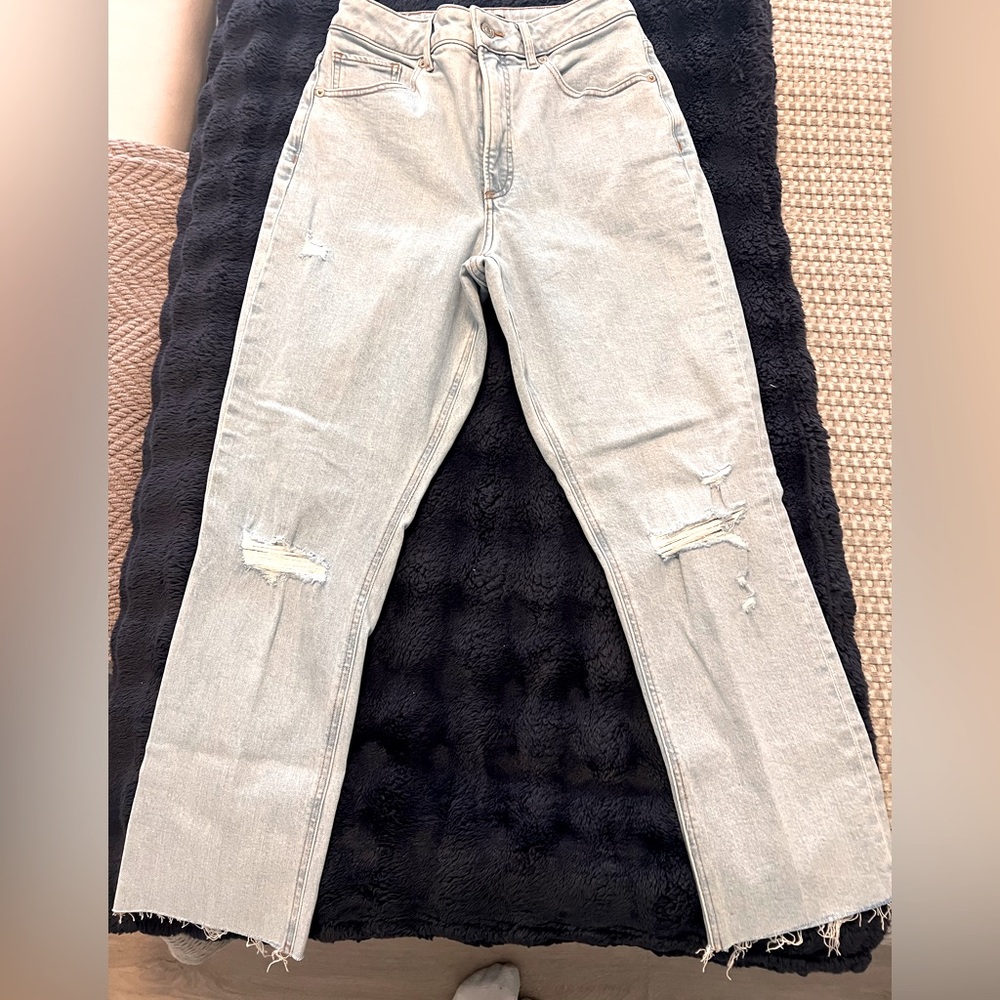 Express- Curvy Super High Waisted Ripped Mom Jeans